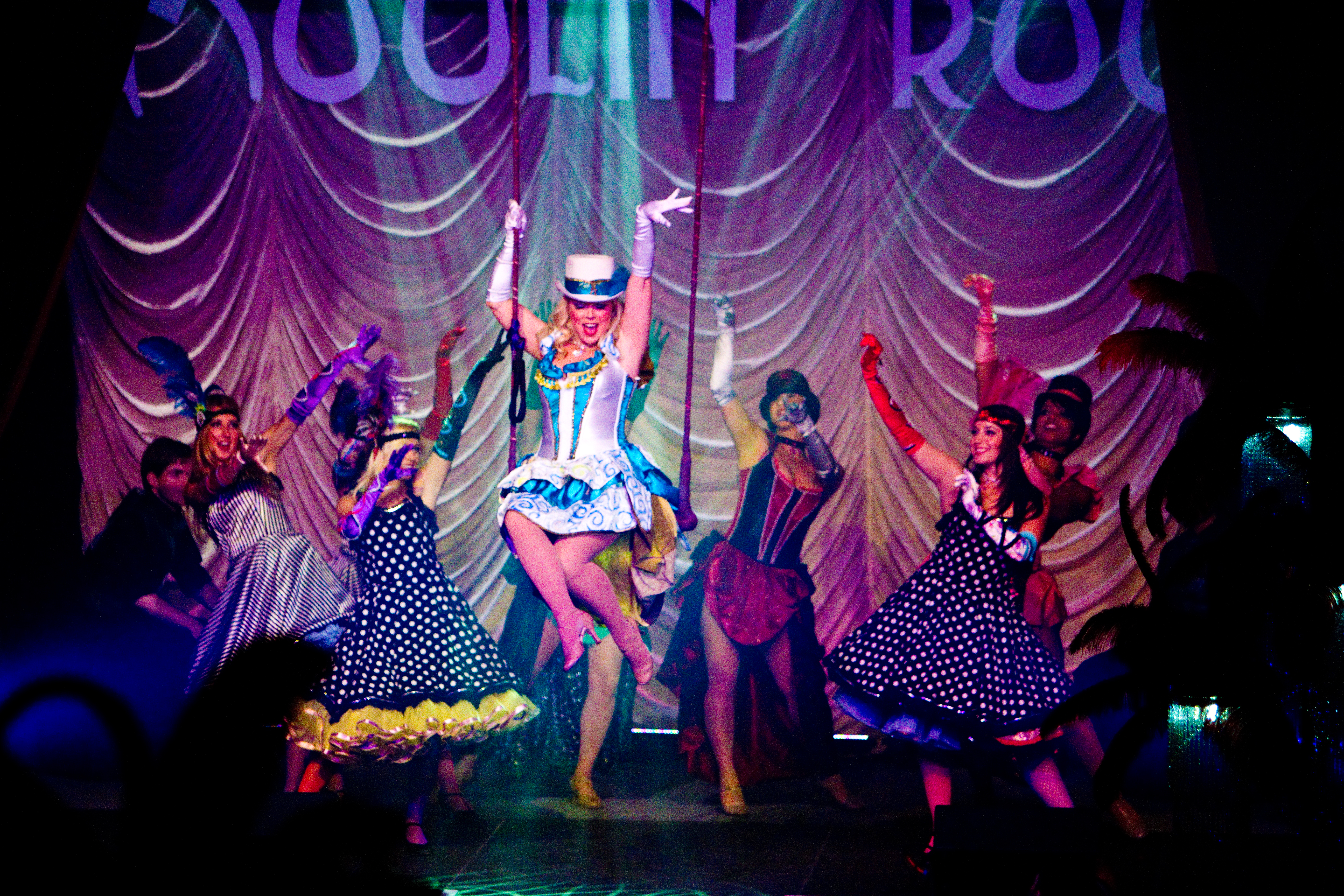 Moulin Rouge? Yes, We Can-Can